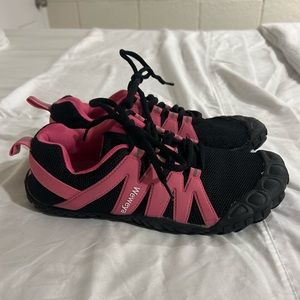 Weweya barefoot shoes.  Womens size 39 pink and black.